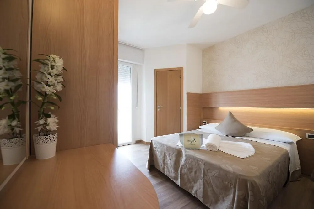 Hotel Seven 里米尼