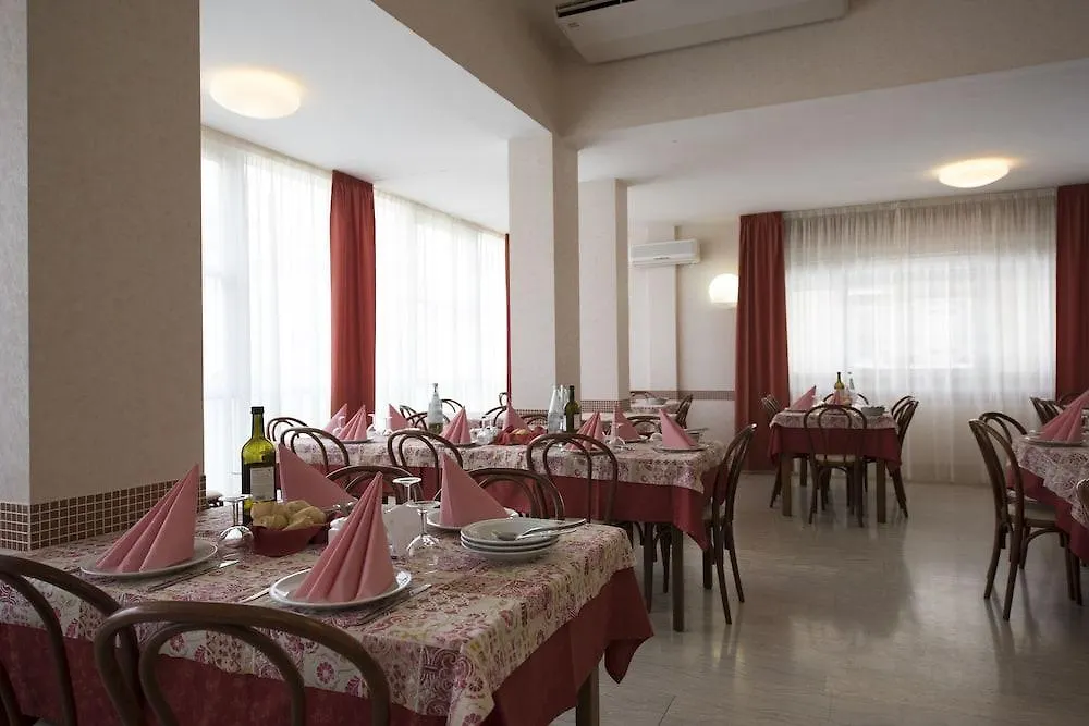 רימיני Hotel Seven