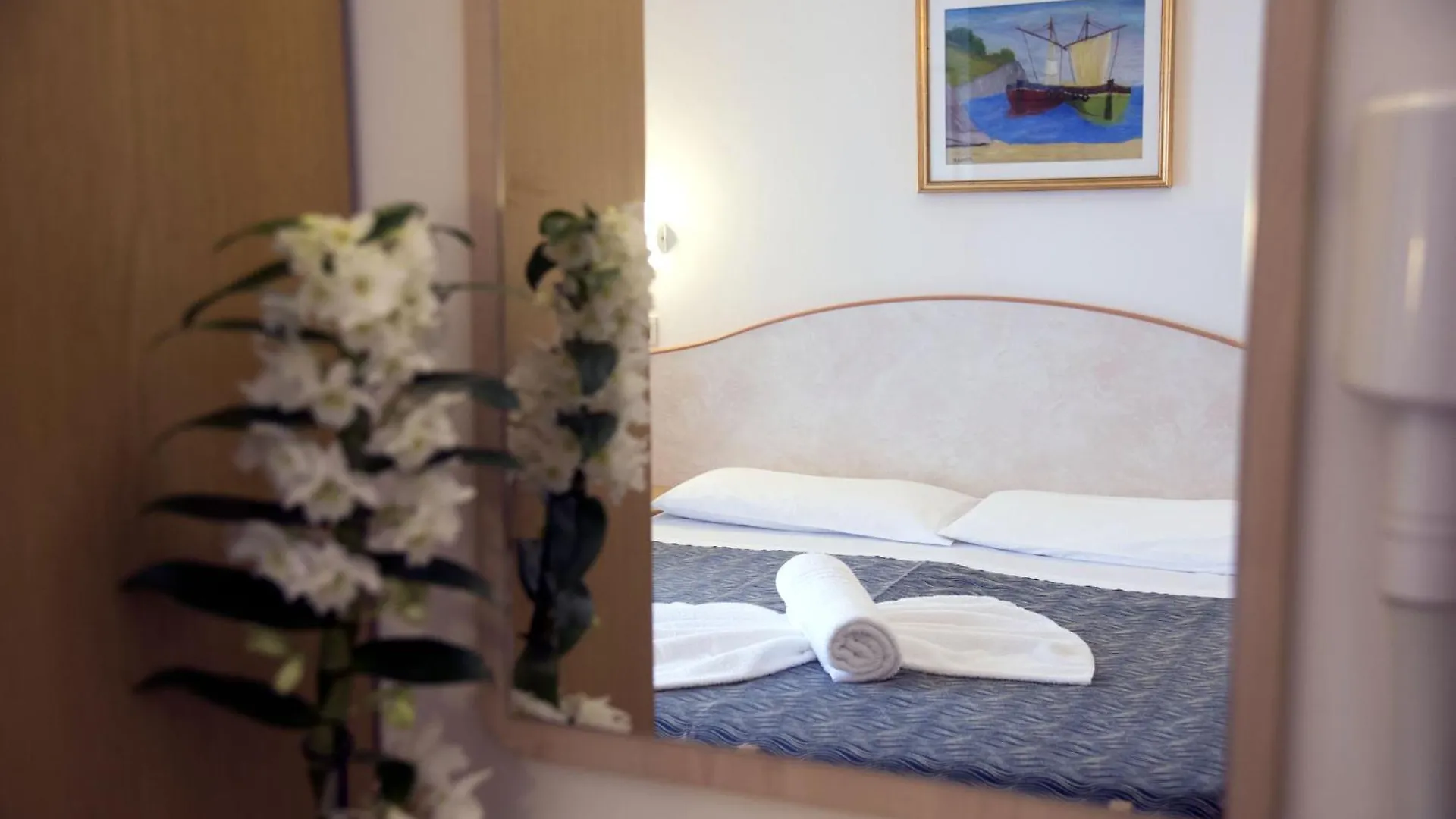 רימיני Hotel Seven