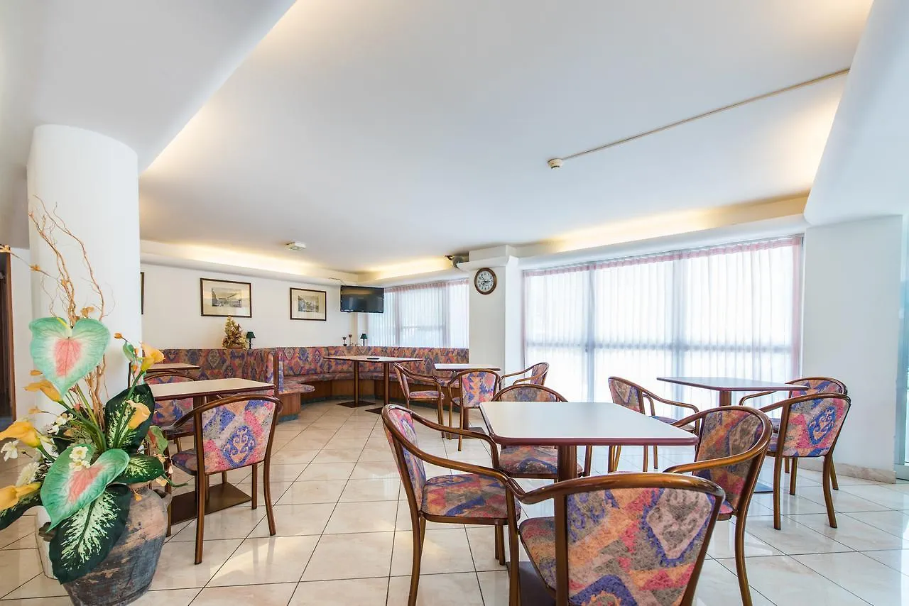 רימיני Hotel Seven