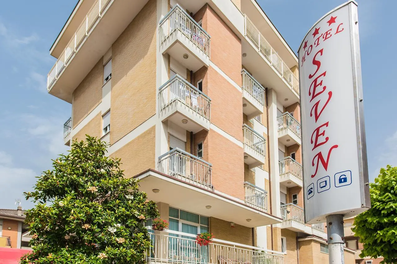 רימיני Hotel Seven 3*,