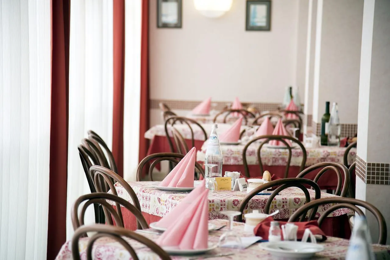 רימיני Hotel Seven