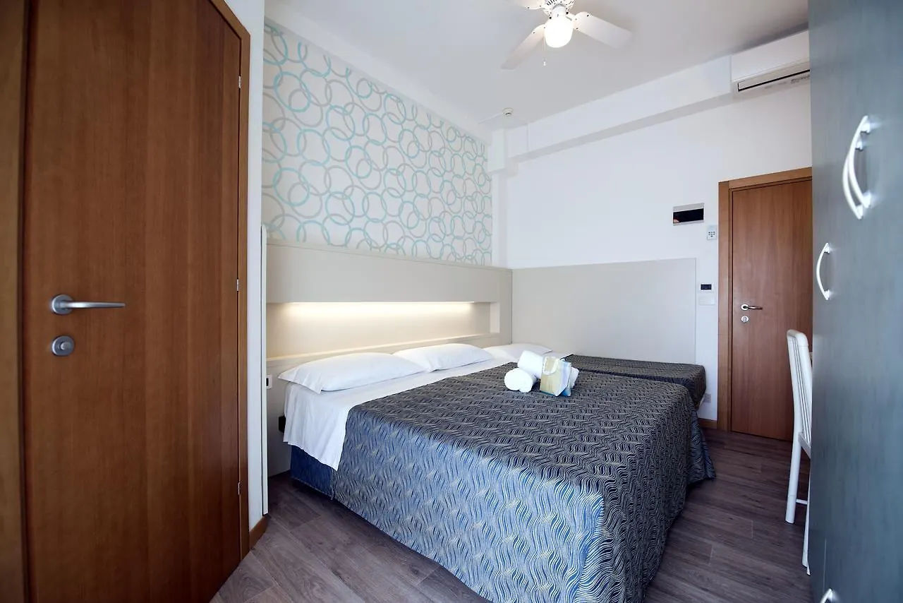 רימיני Hotel Seven
