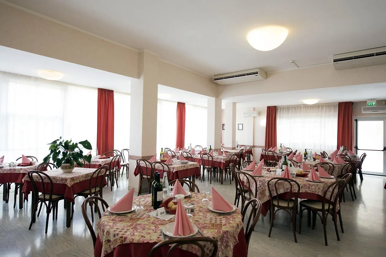 רימיני Hotel Seven